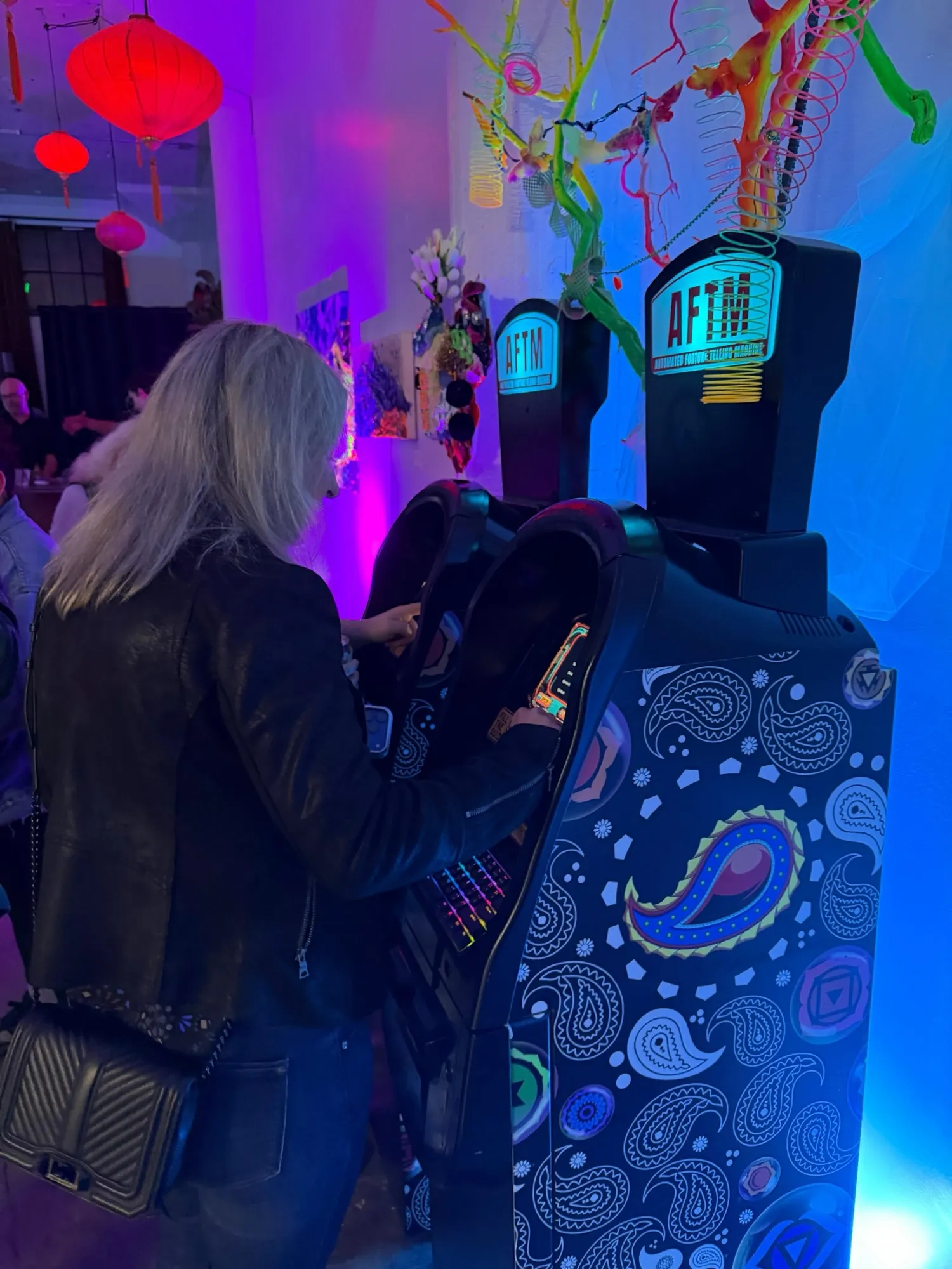 A guest at the 2 AFTMs in blue light